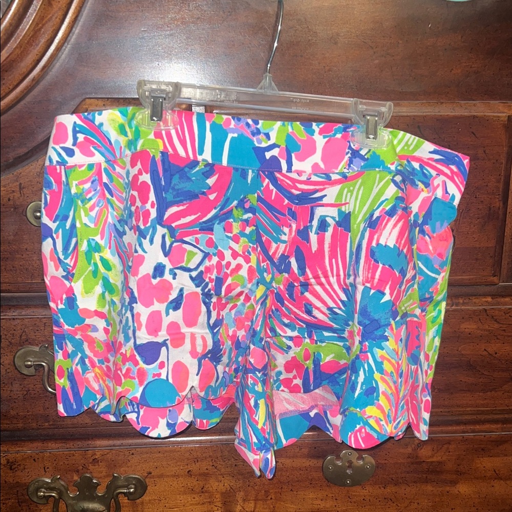 Lilly Pulitzer new size XL 4” Dahlia Short in Multi Gumbo Limbo print.